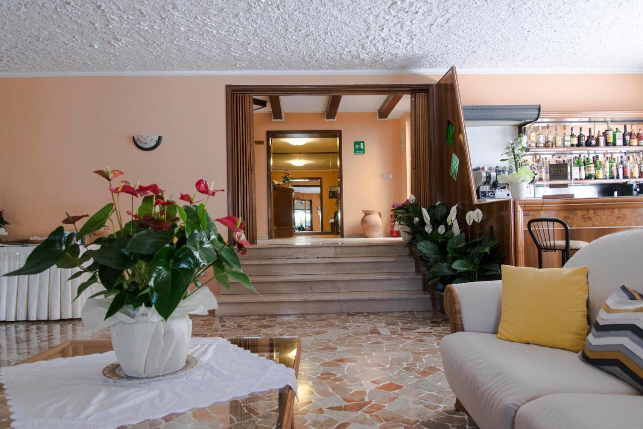 Hotel Rosa Del Tirreno クエルチアネッラ エクステリア 写真